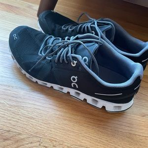 Excellent condition ON sneaker. Only worn a few times. As depicted in pics